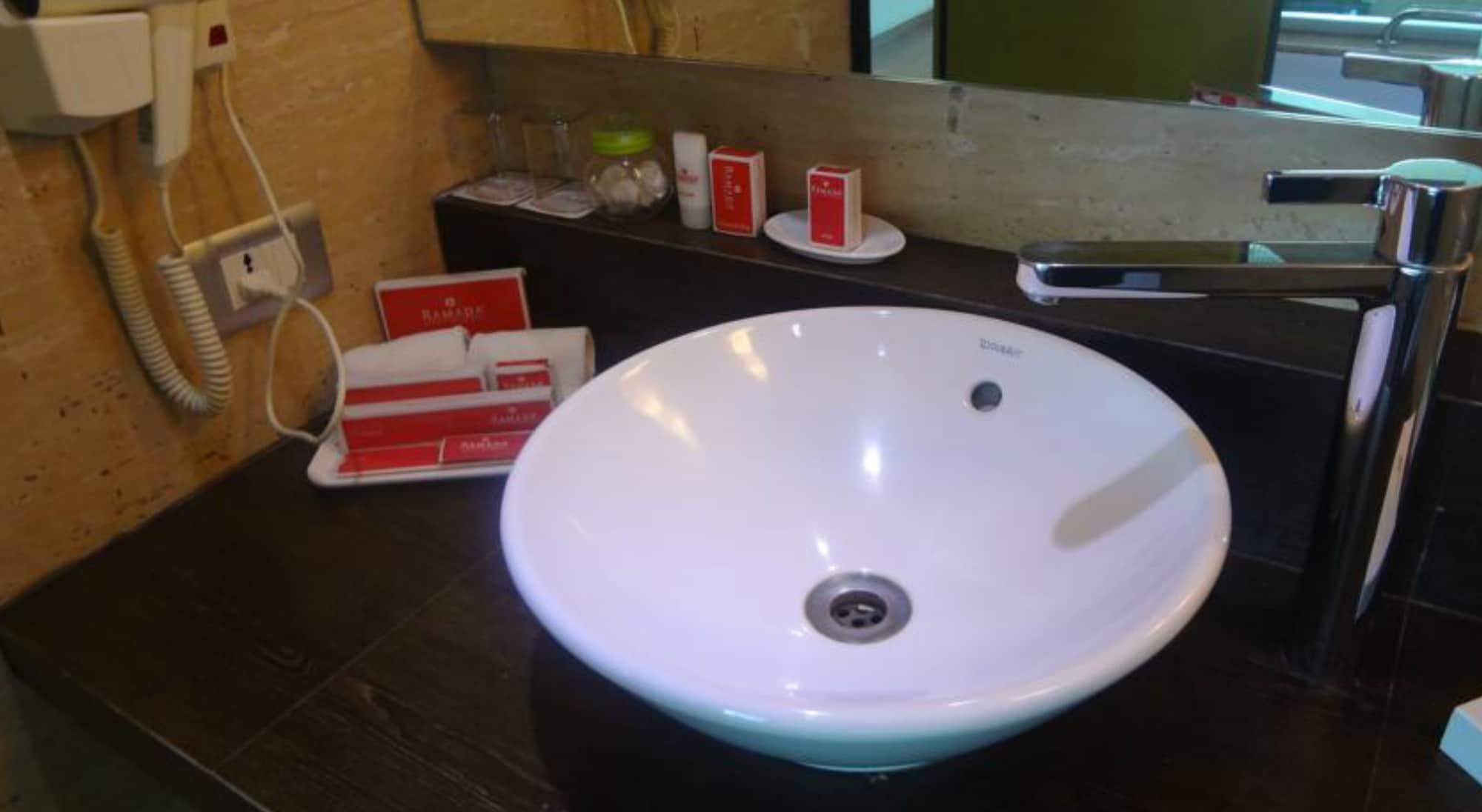 Ramada By Wyndham Navi Mumbai Hotel Kültér fotó