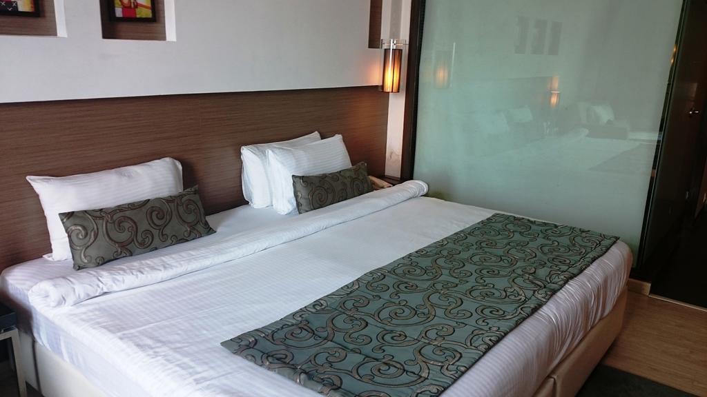 Ramada By Wyndham Navi Mumbai Hotel Kültér fotó