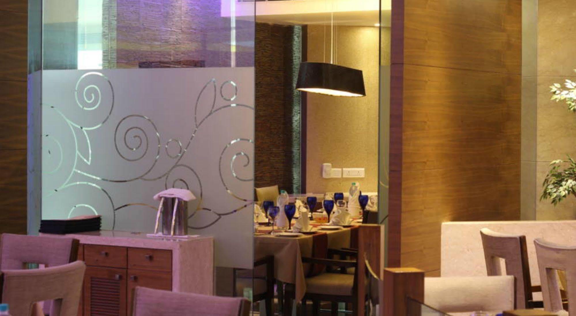 Ramada By Wyndham Navi Mumbai Hotel Kültér fotó